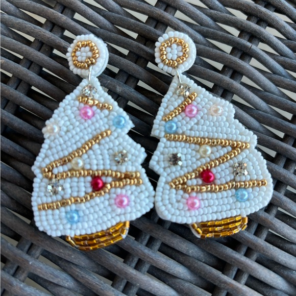 White Christmas tree earrings with beads - Picture 3 of 4